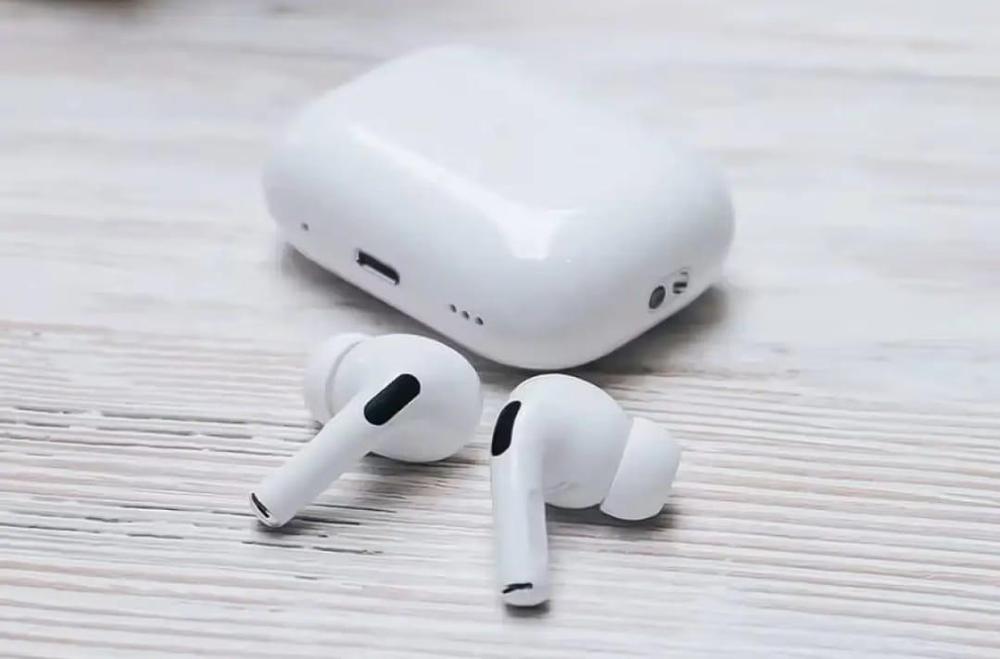 White Bluetooth 5.0 Earbuds with Case